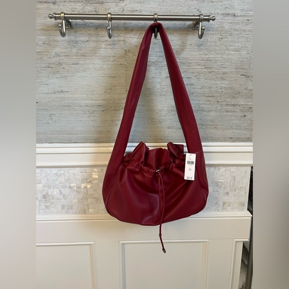NWT new Anthropologie faux leather scrunch shoulder bag drawstring red - Picture 4 of 17